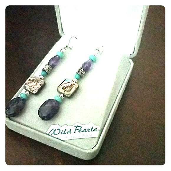 Earrings - Picture 1 of 2